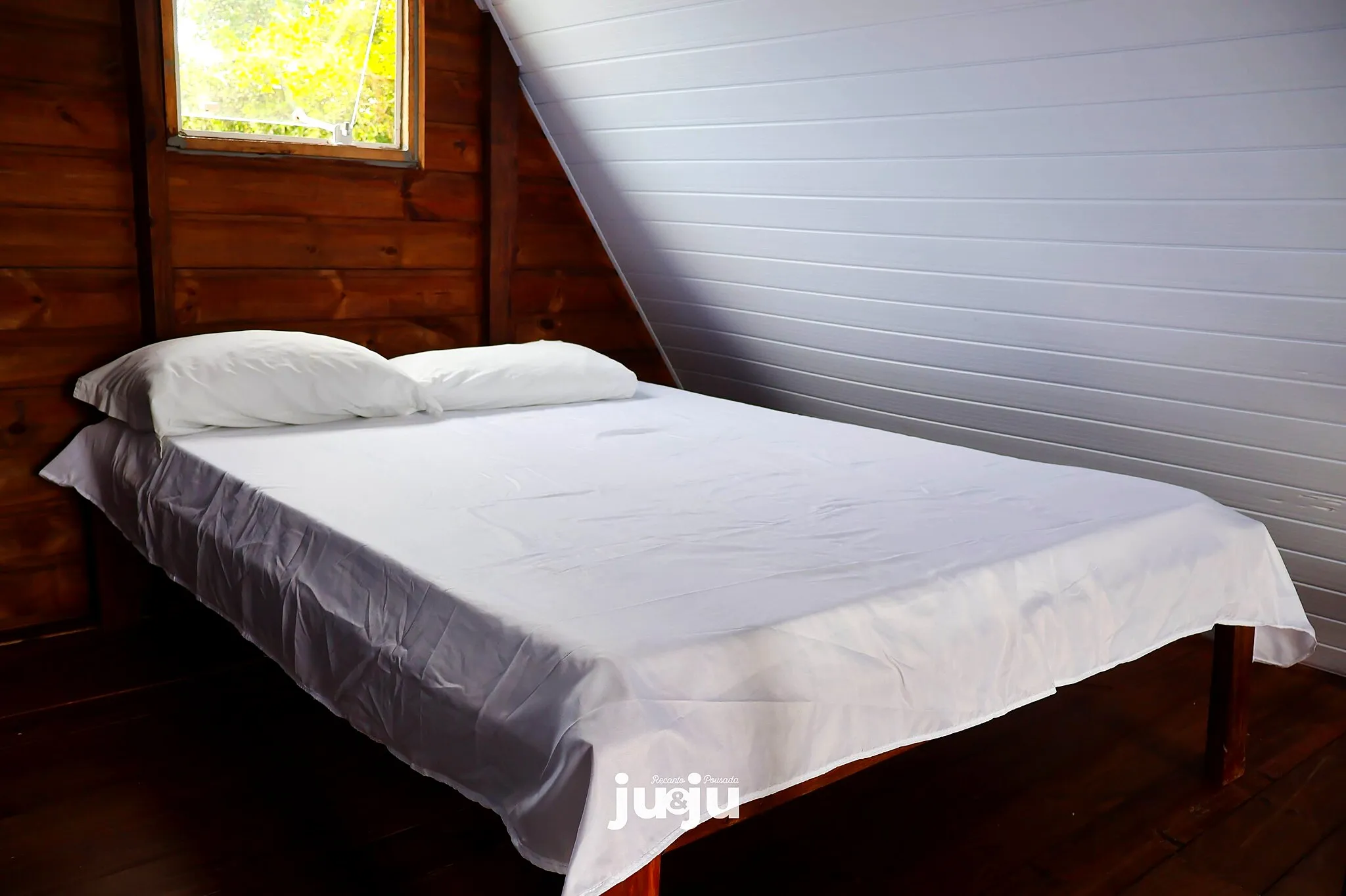 Quarto com cama de casal